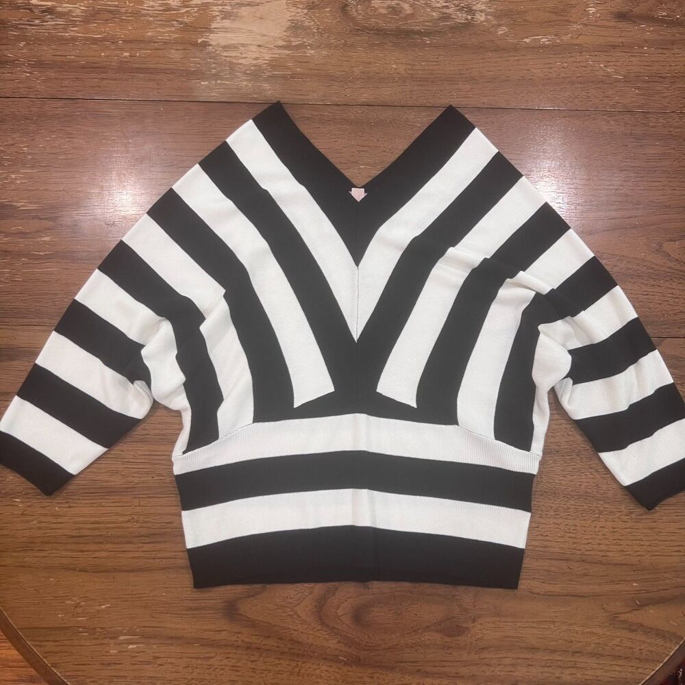 Philosophy Women's Black and White Striped V-Neck Sweater with dolman sleeve, XL